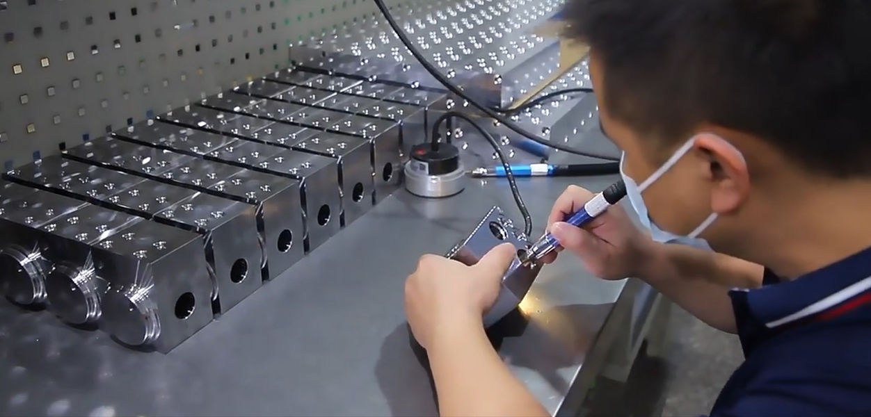 Dongguan Zhongwei Metal Products Co., Ltd lini produksi pabrikan