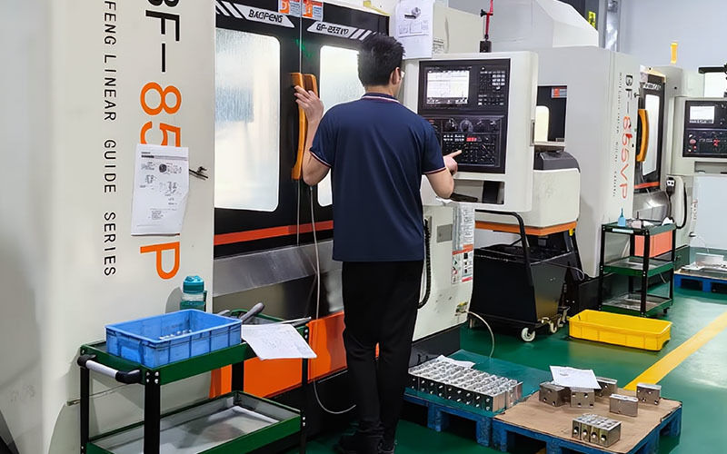 Dongguan Zhongwei Metal Products Co., Ltd lini produksi pabrikan