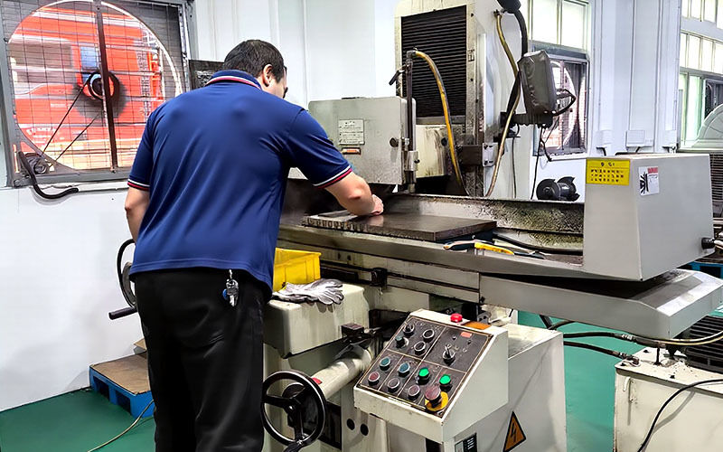 Dongguan Zhongwei Metal Products Co., Ltd lini produksi pabrikan