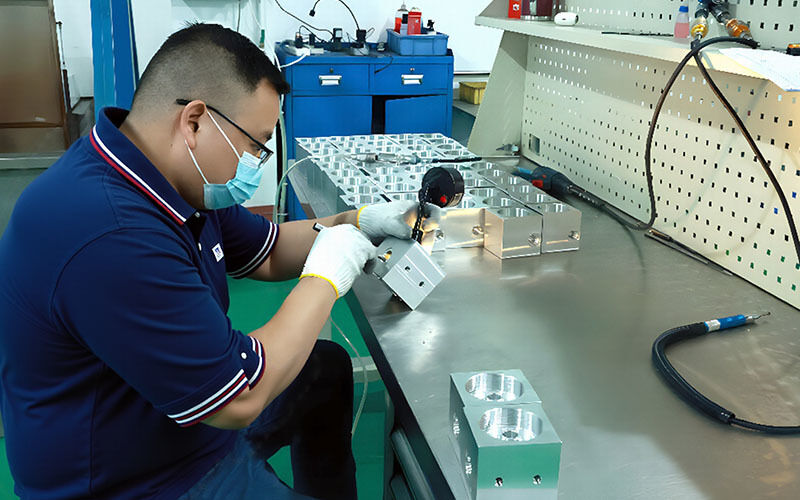 Dongguan Zhongwei Metal Products Co., Ltd lini produksi pabrikan