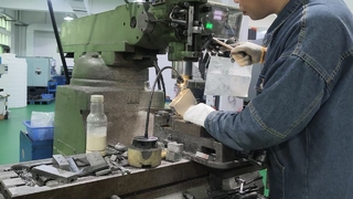 Proses Deburring Manifold Hidraulik Penyelesaian Presisi untuk Blok Mesin CNC